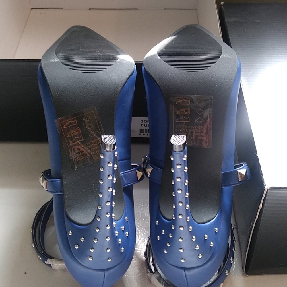 High-Heeled Shoes with Rivets - Picture 4 of 7